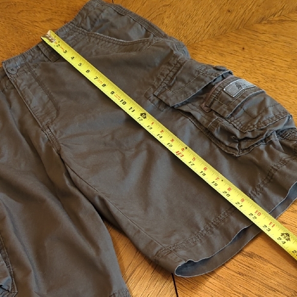 UNIONBAY Men's Dark Brown Cargo Shorts - Picture 8 of 8